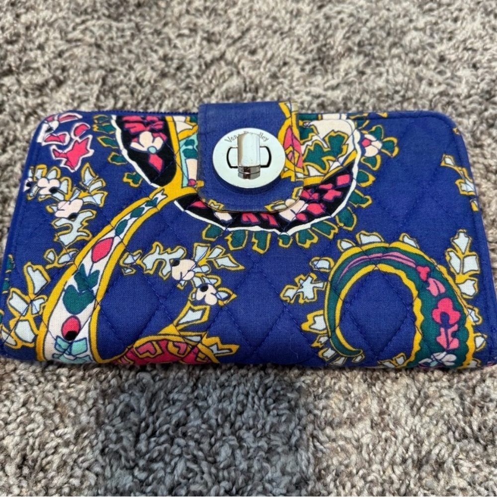VERA BRADLEY Large Turnlock & Zip Around Wallet Romantic Paisley - Purple